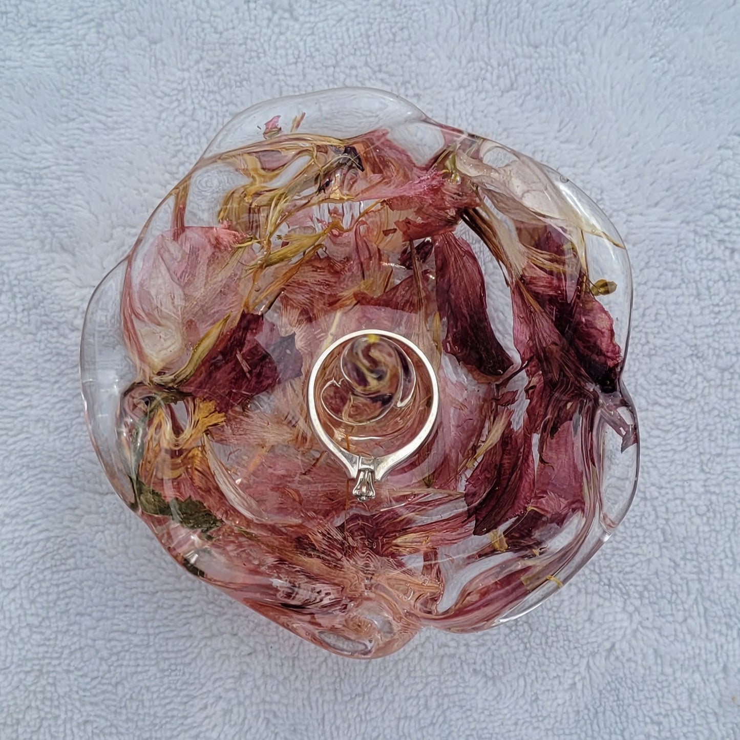 Resin Flower Ring Dish – Personalized Wedding Bouquet Preservation Keepsake