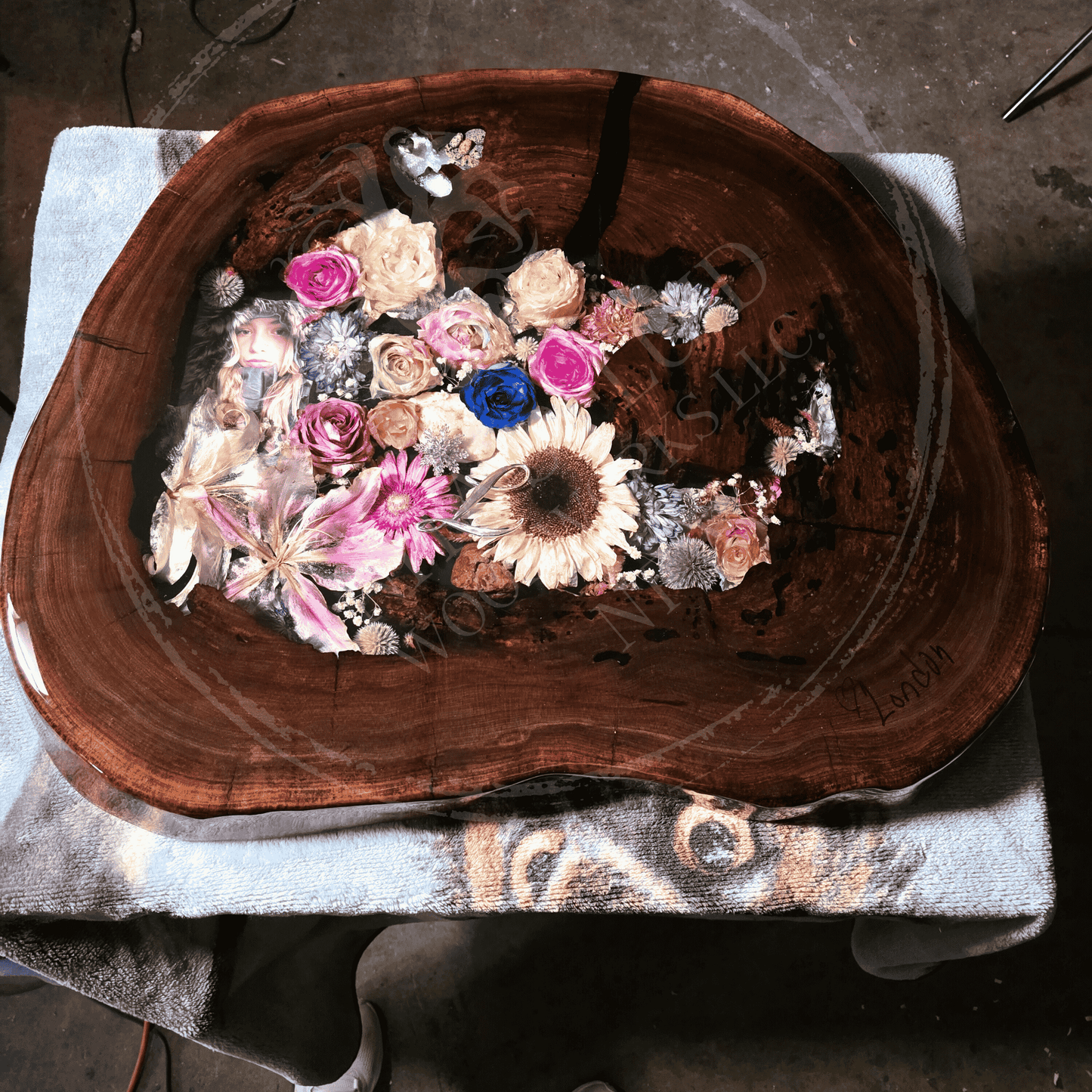 Live Edge Flower Preservation Round Table